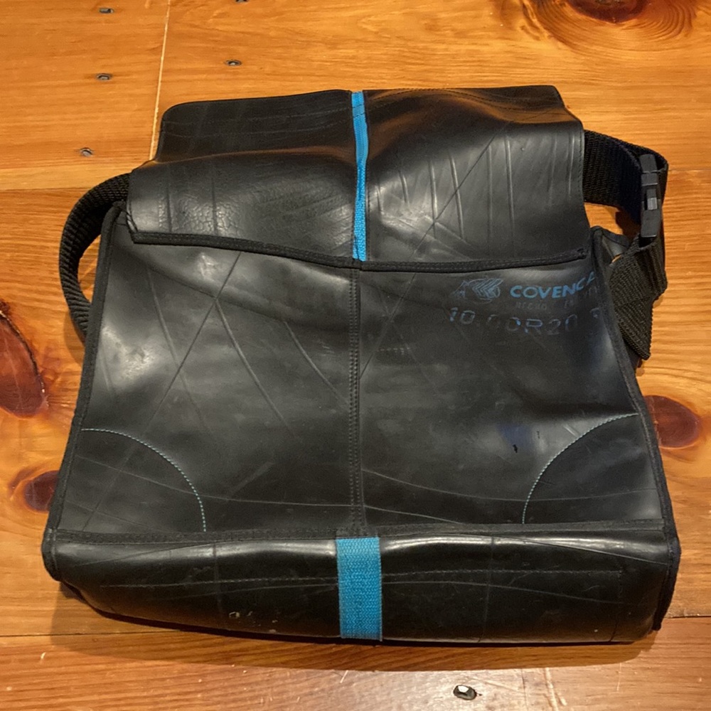 RE3 (recycle-renew-reuse) Rubber Tire Tube Messanger Bag Black/Turquoise - Picture 7 of 14